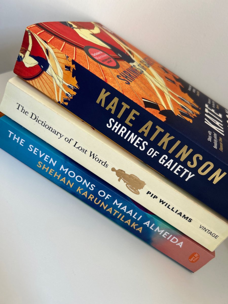 AinleyMiss's tweet photo. My half term in books 📚 https://t.co/VrMESdma0g
