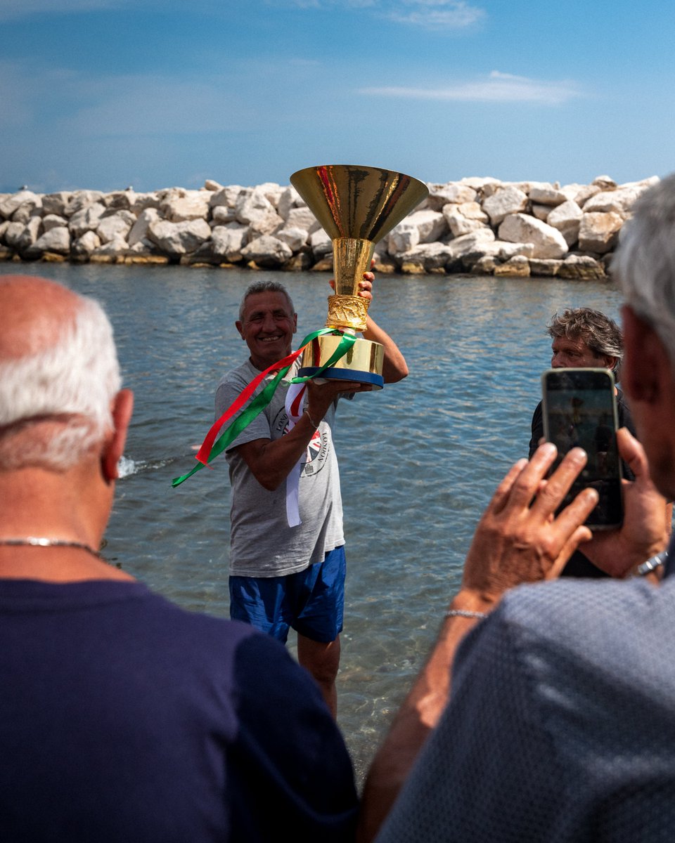 #SerieA💎 trophy in the city of the 𝗖𝗛𝗔𝗠𝗣𝗜𝗢𝗡𝗦! 💙