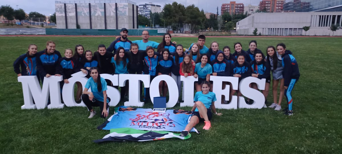 AtletismoMitreo's tweet photo. Tercera posición en el encuentro B4 de Segunda división disputados en la tarde de ayer en Mostoles, llegando líderes hasta la última prueba donde se nos escapó por escasos puntos la victoria.

Este equipo de chicas es un orgulloso para nosotros.
🔵🔴 https://t.co/BdOEGwK3p3