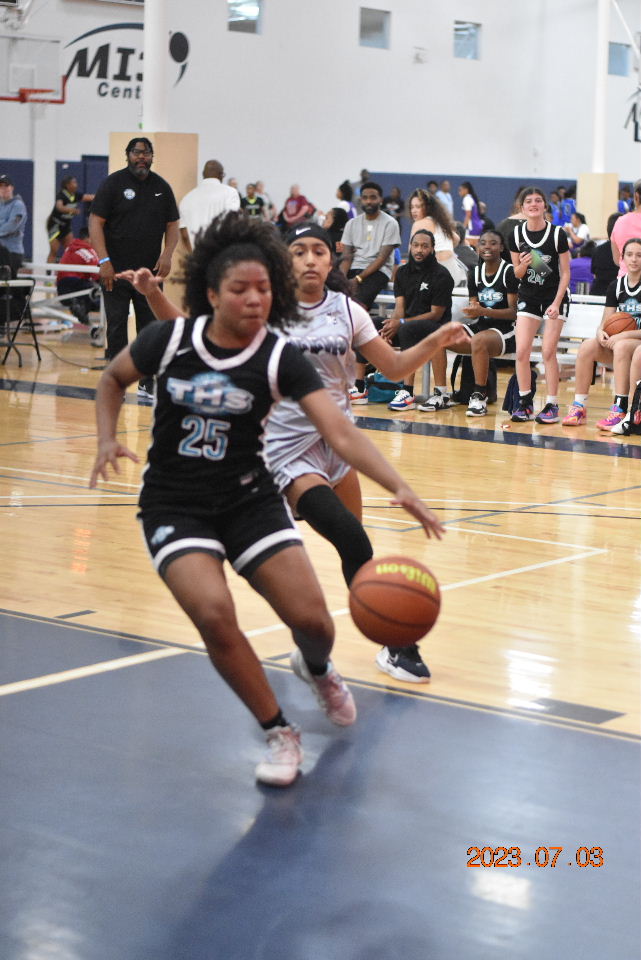 girlzprepreport's tweet image. Madison Bush @thshoopz was CLUTCH in THRILLER as she dropped a 3 with 1.32 seconds remaining for a 1 point win @Slam1Hou