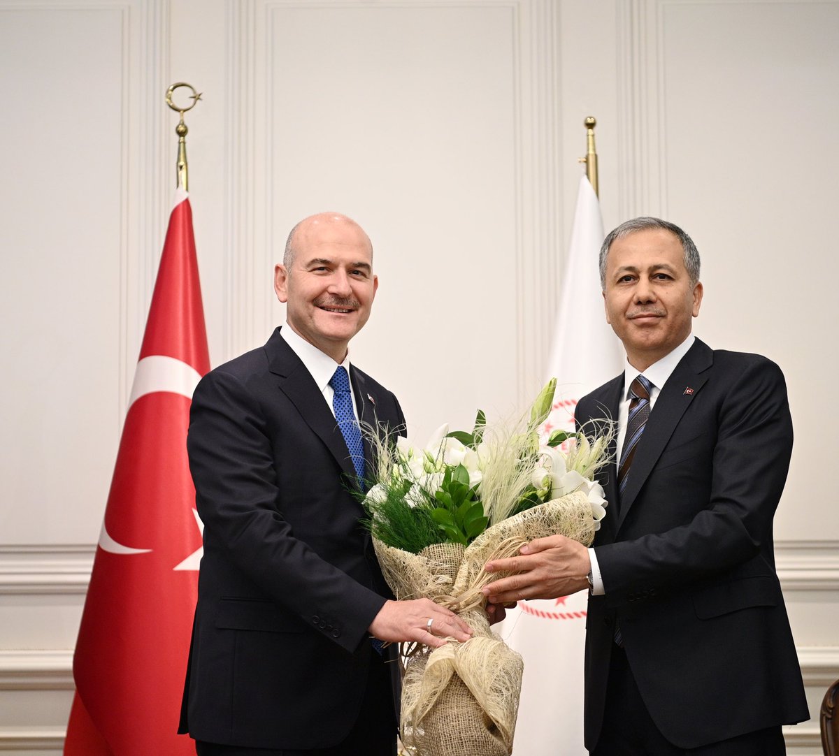 Sayın <a href="/suleymansoylu/">Süleyman Soylu</a> Bakanımıza yaklaşık 7 yıldır büyük bir özveriyle yaptığı çalışmalar, verdikleri emekler için çok teşekkür ediyorum.
 
Kutsal vatan toprağımızın her bir karışı, Mavi Vatanımızın her bir damlası, sahil, sınır ve kıyı şeritlerimizin tamamı, Milletimizin her bir