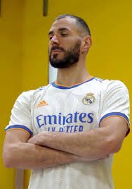 Ce jour est donc finalement arrivé malgré tous nos efforts de persuasion pour le repousser. Karim est l’activeur du jeu du réal , aujourd’hui Madrid perd le cœur de son jeu , son ADN. C’est un jour de deuil pour les fans du réal mais aussi un jour très triste pour la planète foot