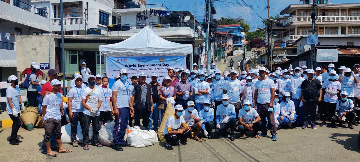 manjunatha_IFS's tweet photo. River cleaning drive organised by @Mspcbmeghalaya in #shillong in run up to #WorldEnvironmentalDay #BeatPlasticPollution #environnement #saverivers https://t.co/ydxwDQY99t