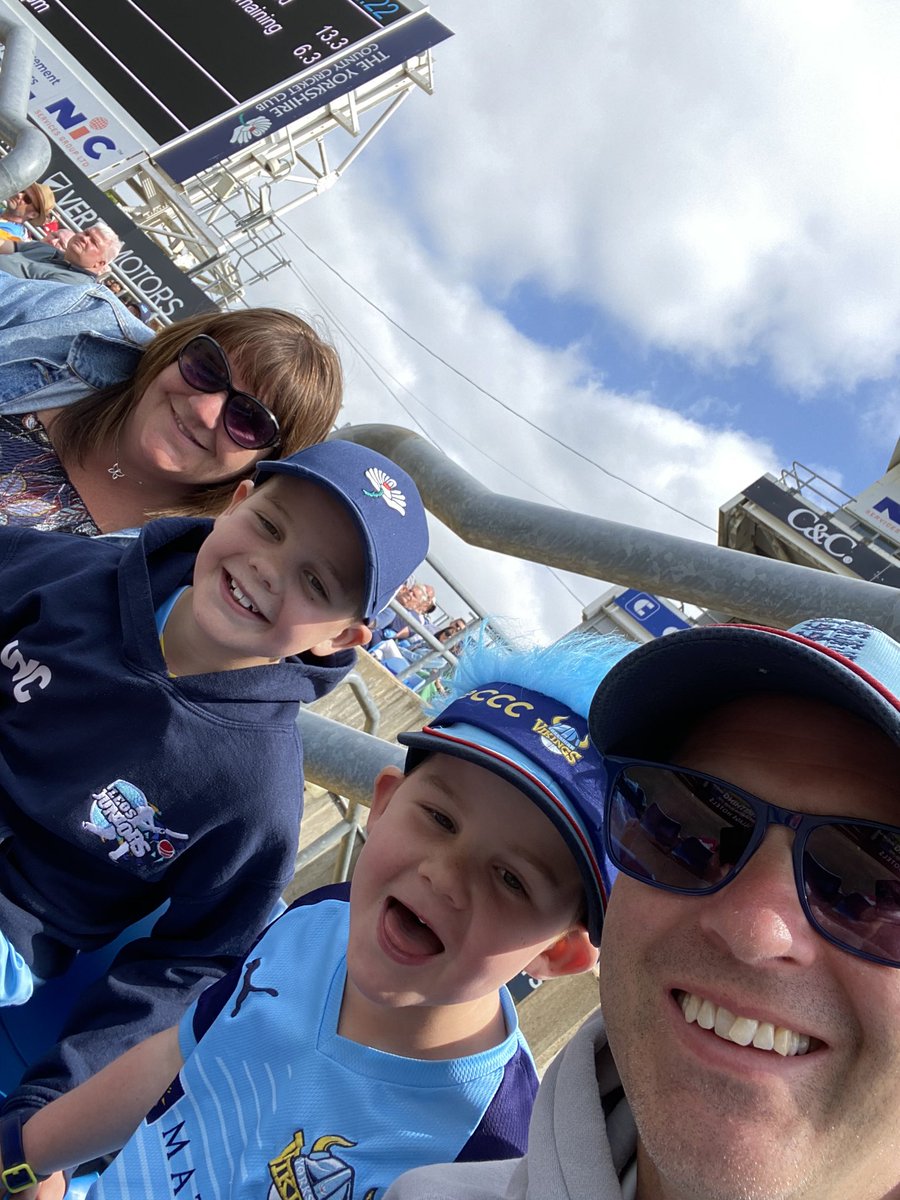 @YorkshireCCC Happy 40th birthday celebrations to William and Tommy’s mummy. Happy birthday Nicci x❤️🏏 #YorkshireFamily