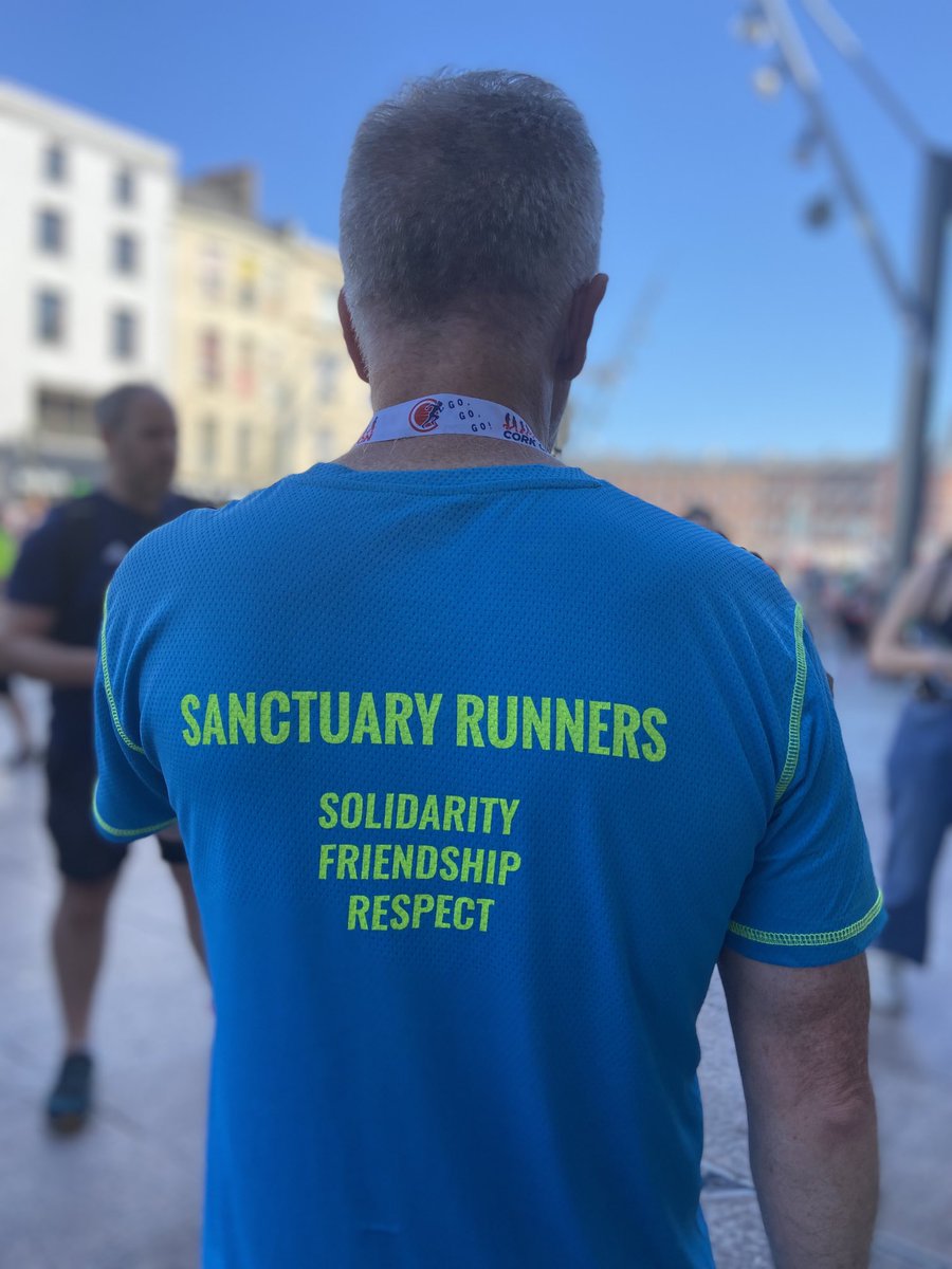So so proud of my ‘OH’ who ran 10k in #CorkCityMarathon proudly wearing ⁦@SanctuaryRunner⁩ shirt . #RefugeesAreWelcome here