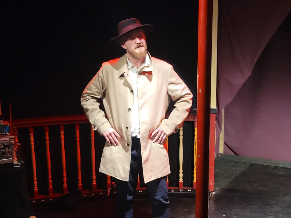 NeonPeachInc's tweet photo. It’s been a week since the debut of our new show at @brightonfringe Here are some snaps to make the occasion 📸🕵️‍♂️🥬✨👀 https://t.co/Ok9046xihC