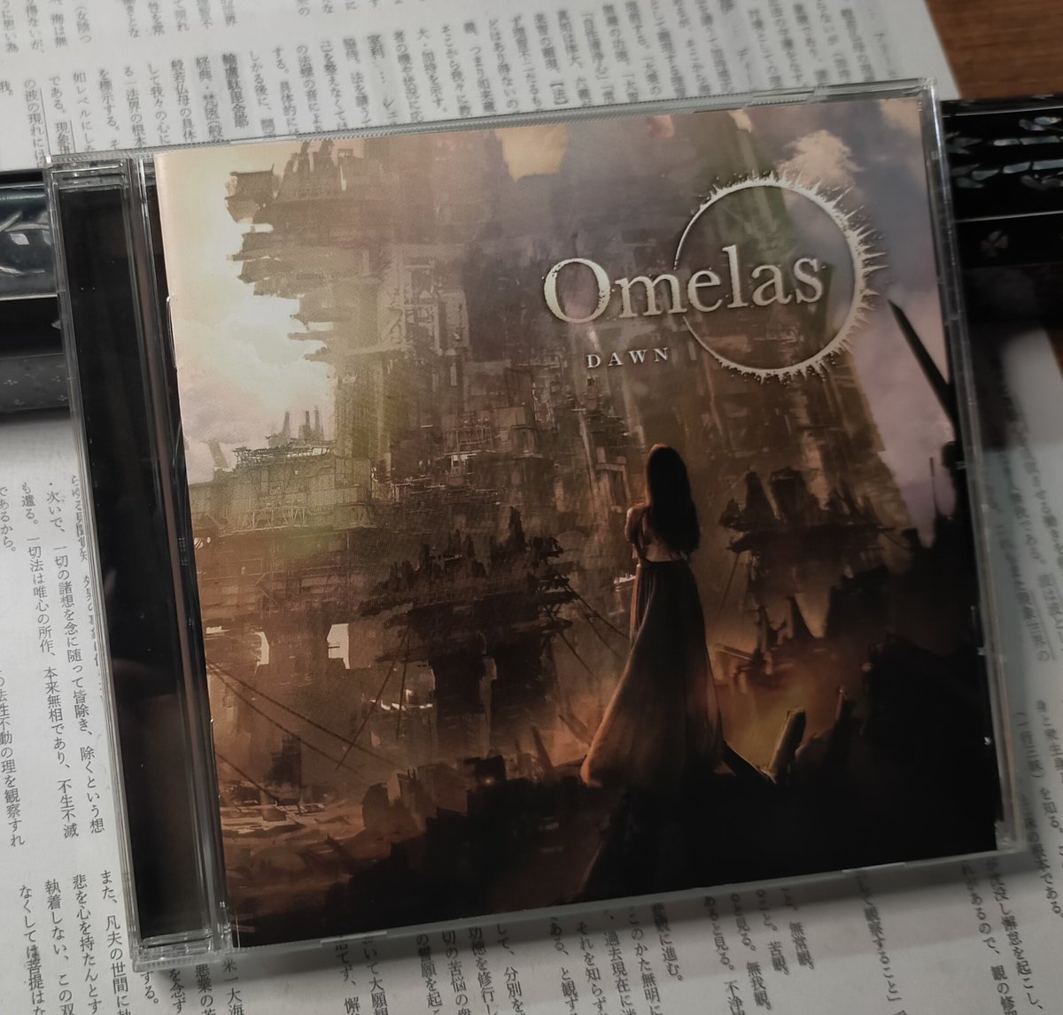 suiha_HM's tweet image. #今夜の寝床のお供
JapanWeek 4/7

Omelas 🇯🇵
Dawn

もっと注目されるべきバンドNo.1のオメラス✨
正統派メロデスですが、Track11.のCryBabyはどことなくナイトウィッシュ風で、vo.のCocoひとりでマルコも担当してる感じ😁

#Omelas