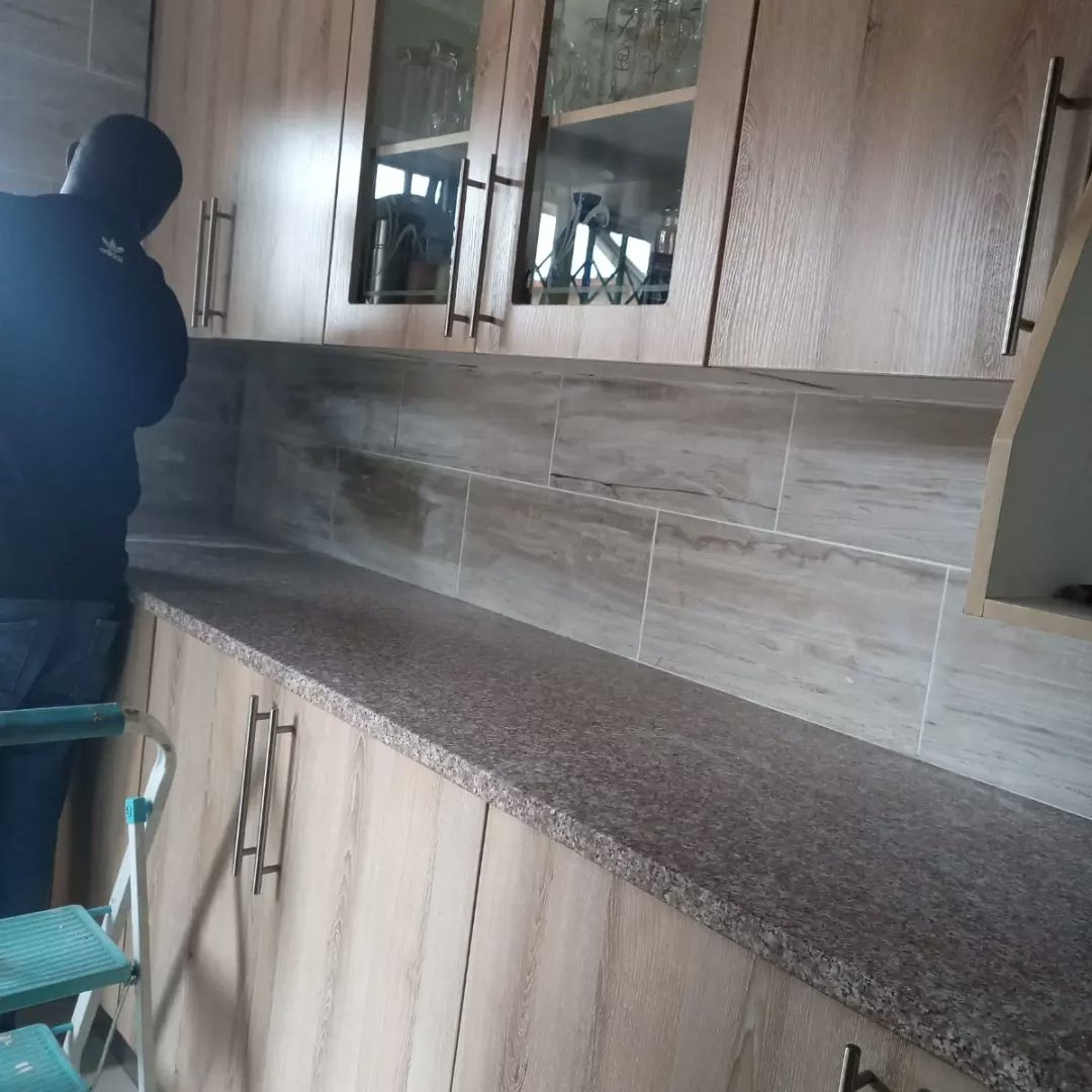 el_christar's tweet photo. Wall tiling https://t.co/whHWOncGxw