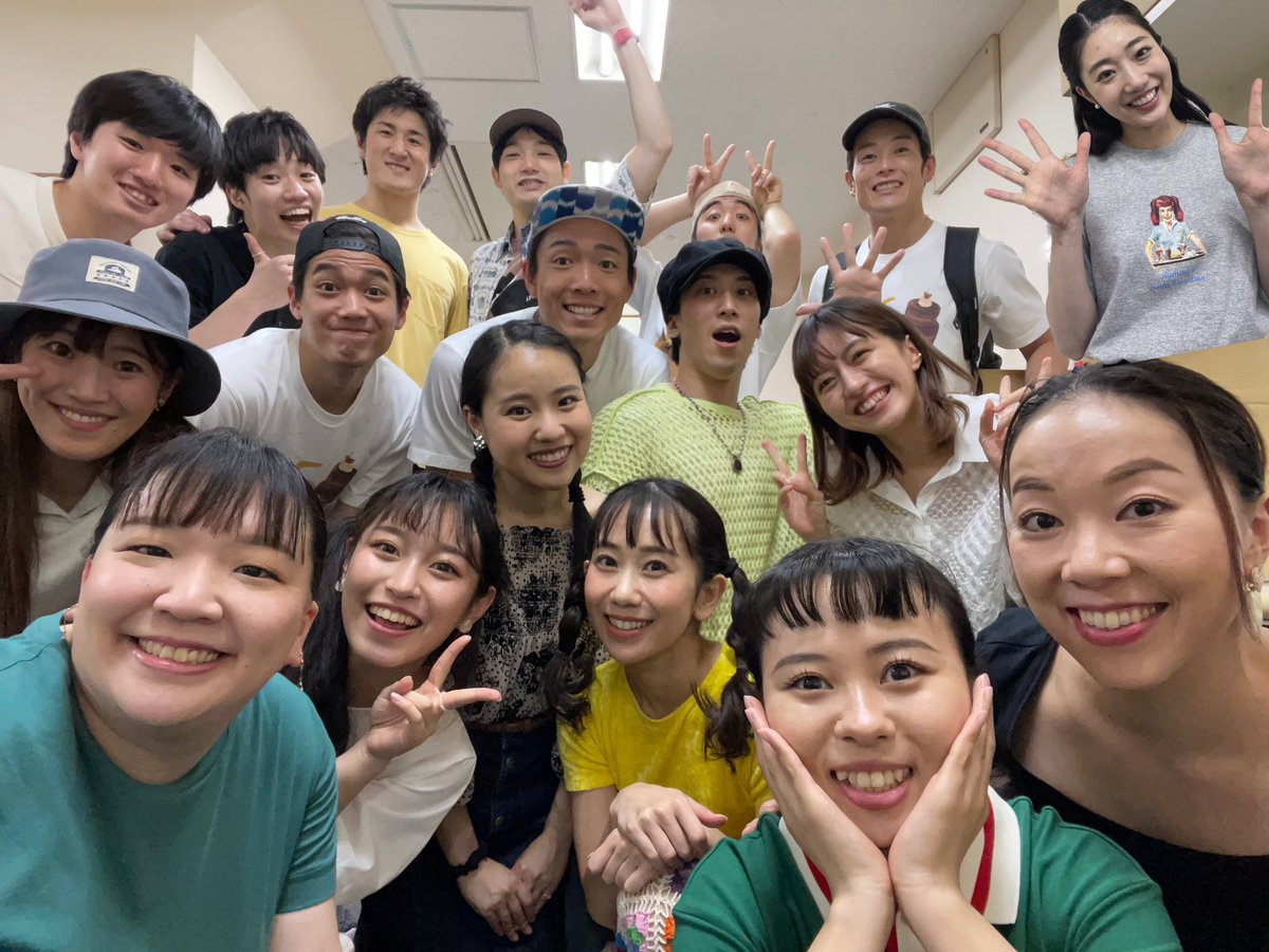 ccherrychikoo's tweet photo. マチルダ大千穐楽
ありがとうございました❣️

かわいい〜
↑↑
ミラクルスタンバイ前に円陣を組んでるんですけど、その合言葉が「かわいい」だったのです😆💓色んなパターンの「かわいい」を日々やってました✨

ホーテンシアバイバイ💜また会う日まで。
#ミュージカルマチルダ https://t.co/IcdfuMFuRk