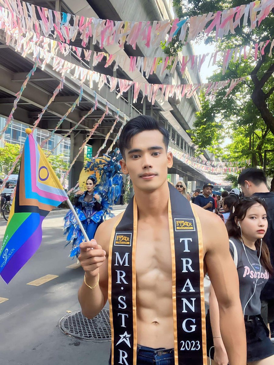 Chayapa Emily fashion (@surarsit) on Twitter photo 