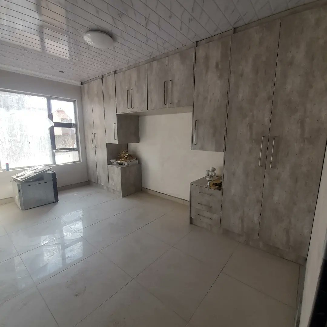 el_christar's tweet photo. Built-in Wardrobe 
R30 000 material and labour. https://t.co/bdu0nAEKcf