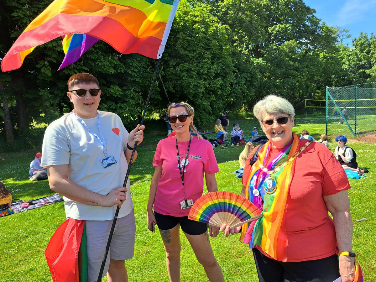 More photos from yesterday’s excellent #ArranPride2023. @NAyrshirePEAR @agescotland @NAYouthServices Thanks to all for supporting your own groups & the event. 🌟