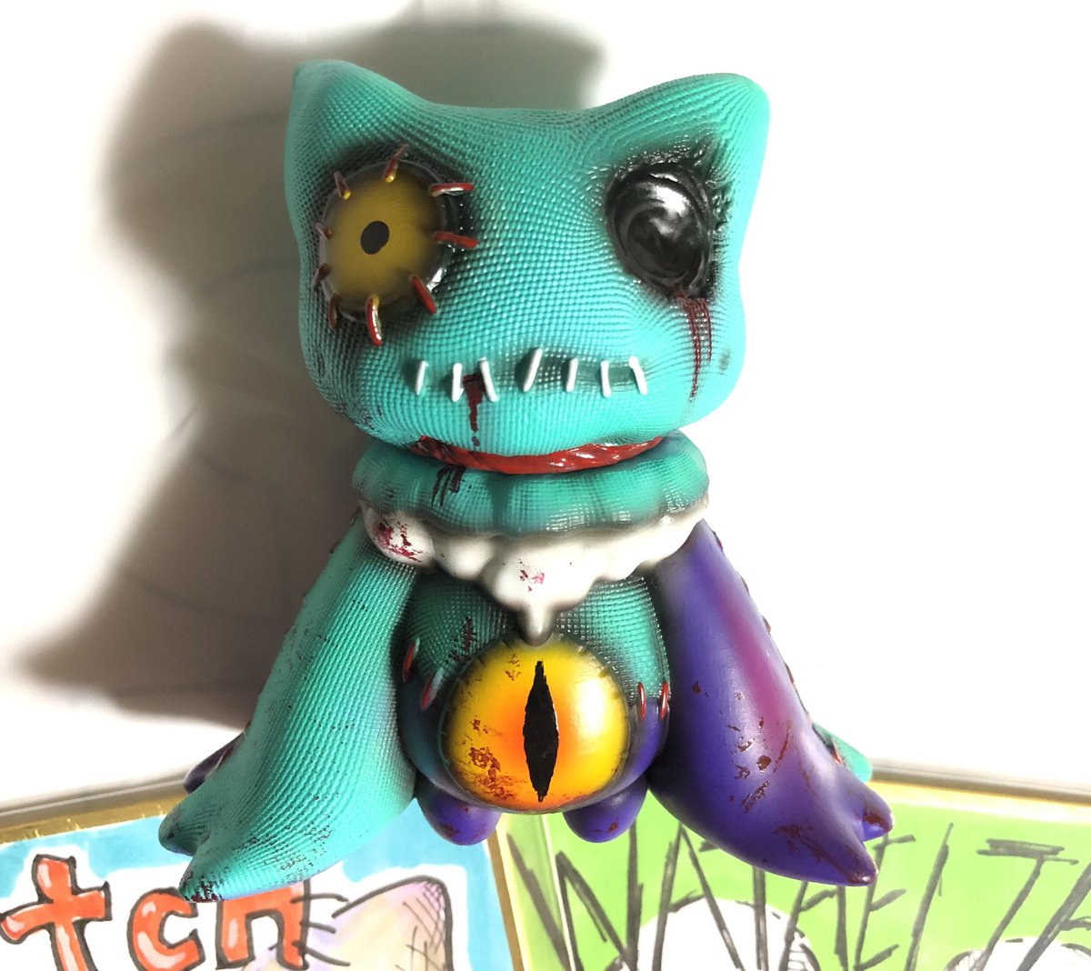 Start_from_0403's tweet image. WTC.vol.2 購入品
Elfrog工房様(@Elfrog8 )にてソフビ？と原画色紙を2枚
色紙は無加工だけど凄いの一言です
今後は別の子を揃えていこうと思います🙏
次は色紙の子が欲しい🤘

#WTC2 
#ワンコン2 
#elfrog工房