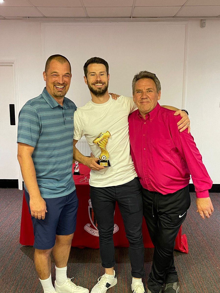 OakwoodFC's tweet photo. Golden boot went to @s_cane87 ⚽️⚽️

Some will say he’s a pen merchant.. but another top season saw him top of our goal scoring charts 👏🏽 https://t.co/vrgoiYV8XC