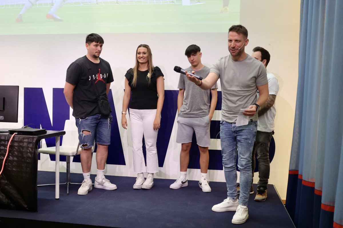 JCF_Valencia's tweet photo. 🎮🕹 Marcos Villena, de la @fallagustinlara, el faller juvenil més ‘crack’ al #FIFA23

⚽🏆 @JCF_Valencia ha celebrat este diumenge la final de la III edició del torneig de eSports

Enhorabona a tots els participants! 👏

🔗 https://t.co/oI5RP1ZiYD

#SomJuvenilsJCF #Falles24 https://t.co/LE70aF7w3A