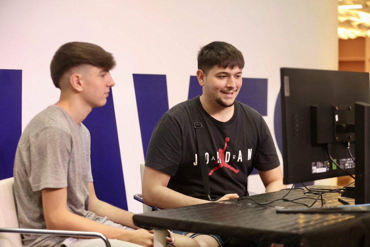 JCF_Valencia's tweet photo. 🎮🕹 Marcos Villena, de la @fallagustinlara, el faller juvenil més ‘crack’ al #FIFA23

⚽🏆 @JCF_Valencia ha celebrat este diumenge la final de la III edició del torneig de eSports

Enhorabona a tots els participants! 👏

🔗 https://t.co/oI5RP1ZiYD

#SomJuvenilsJCF #Falles24 https://t.co/LE70aF7w3A