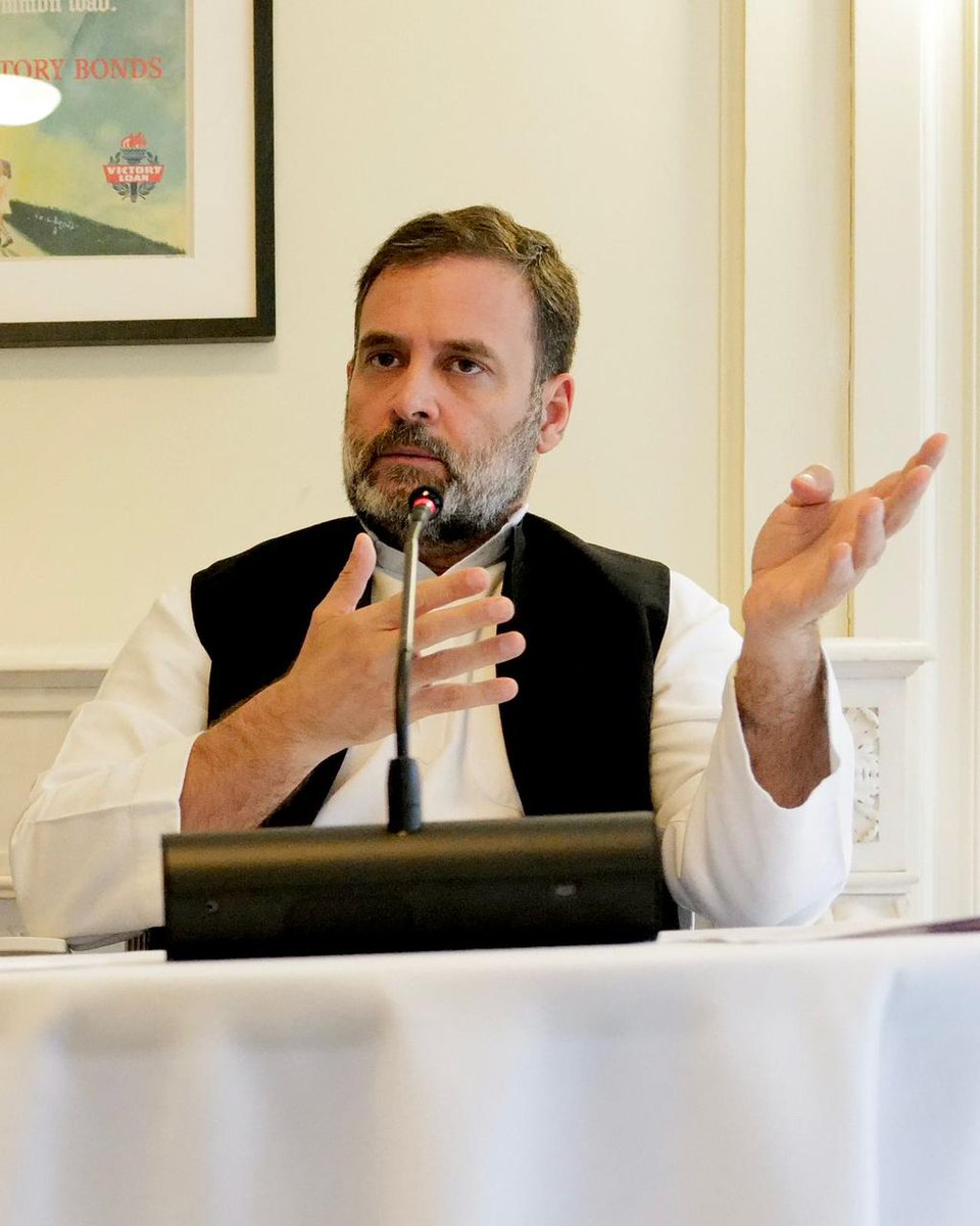 hivekvari's tweet photo. Shri Rahul Gandhi ji had a thought-provoking fireside chat with leading thinkers of New York at the iconic Roosevelt House, home of former US President, Franklin D Roosevelt.
@RahulGandhi @INCIndia
#RahulGandhiInUSA #With_Congress https://t.co/rqyn6ptSV6