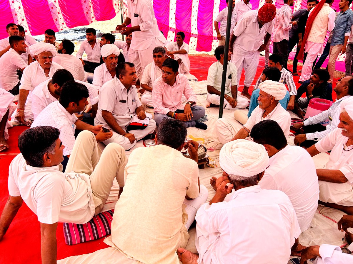 NarpatRajBarmer's tweet photo. आडेल पंचायत समिति के ग्राम पंचायत मीठीबेरी में जेठाराम जी भांभू के सुपुत्र किशन भांभू जी के मुकलावे की सभा में शामिल हुआ। #Adel #Mithiberi https://t.co/7VHADJzxWj