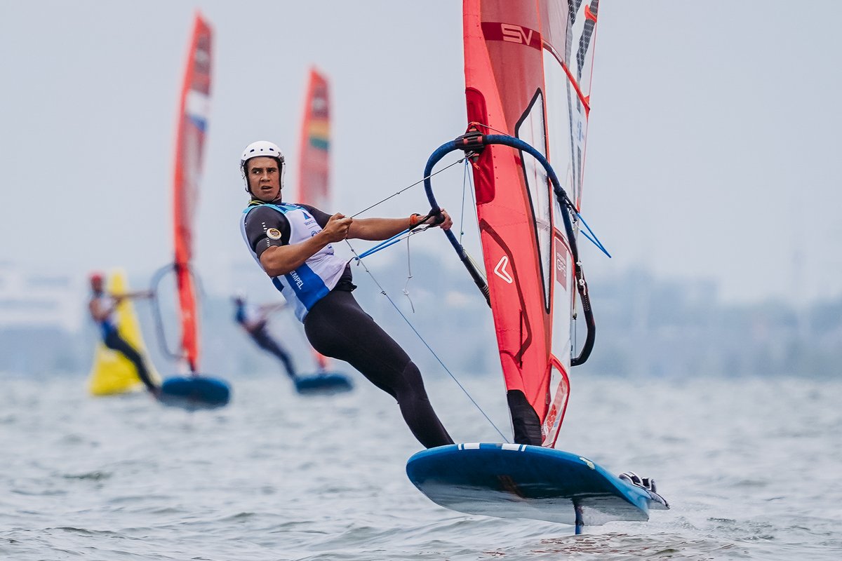 ⛵️| The winners of iQFOiL Men!    

🥇 Luuk van Opzeeland
🥈 Huig-Jan Tak
🥉 Michal Polak