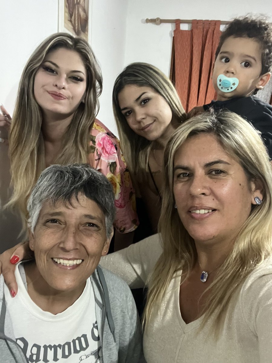 soymomsi's tweet photo. MIS PERSONAS FAVORITAS CUANDO VISITO CÓRDOBA… cuánto las extrañaba !!! https://t.co/vF54AfNnoJ