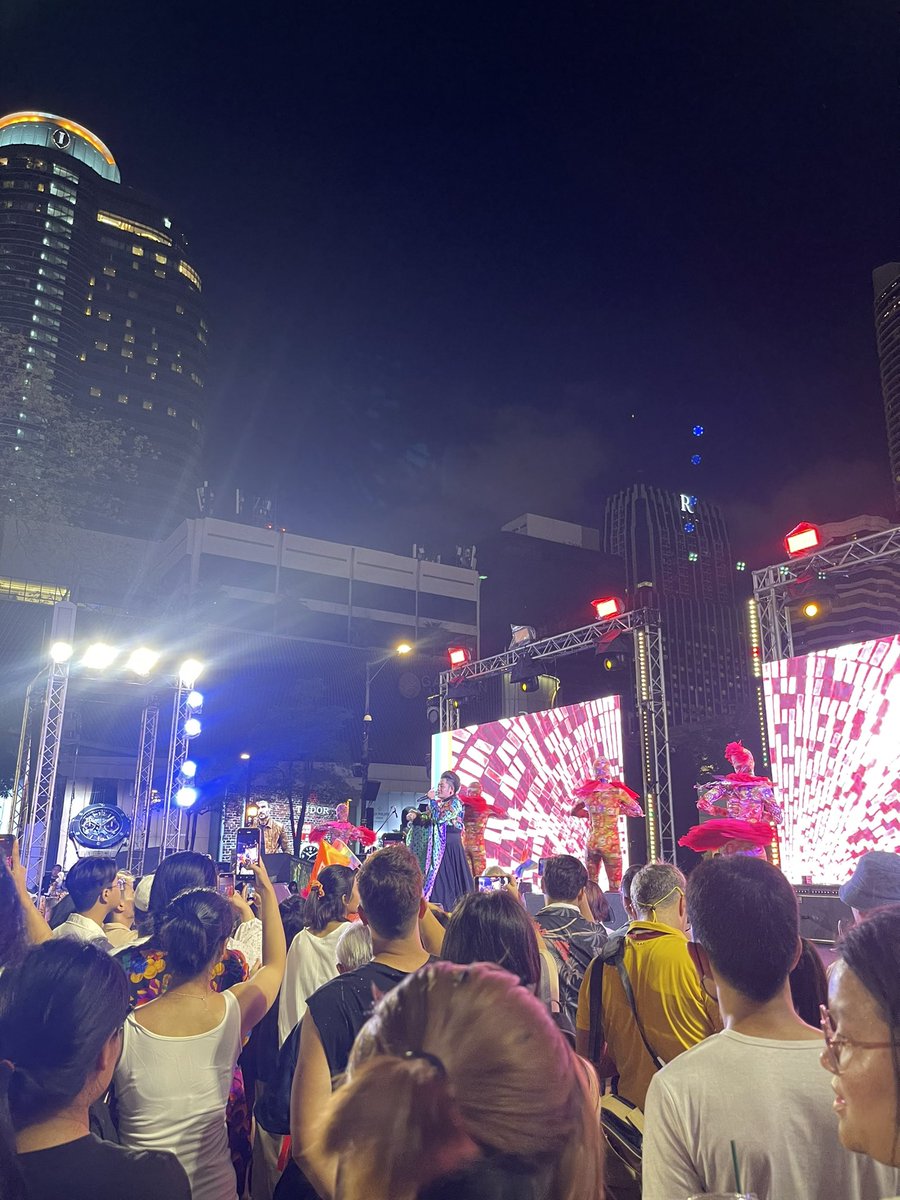 tonyon__'s tweet image. เธอออ เกินคาดมากก กิจกรรมตรง CTW คือจึ้งเกิน ไลน์อัพดี ทั้งศิลปิน ทั้งแดร็ก มาจอยกัน มันม่วนมากกก ปล.เต้นได้เลย เหยียบชุดนี่ก็ไม่เป็นไร 😂 #BangkokPrideCTW #BangkokPride2023 #PrideForAll