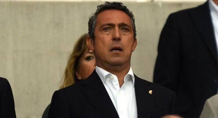 akcydevrim21's tweet photo. Fenerbahçe'nin şerefini iki kaparalık ettin 7 yıllık seriyi bitirmeyide  başarılarına ekledin Fenerbahçe'nin görmüş olduğu en rezil başkansın eğer sende biraz omurga varsa istifa edersin
#alikoçistifa #AliKoçİstifa https://t.co/ogmQvPsLGR