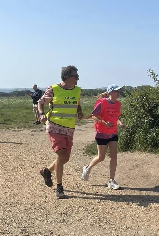 CliffeLights's tweet image. Amazing weather here @UptonCPark First time for Lauren as the venue celebrates its 6th anniversary @parkrunUK @guidedogs @DorsetBlind #guiderunner