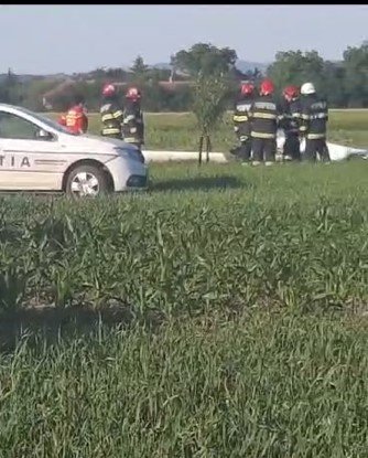 Incident aviatic în Bihor! Un planor s-a prăbușit în apropiere de pista Aerodromului Ineu. Foto: Tw/@stiridinbucov