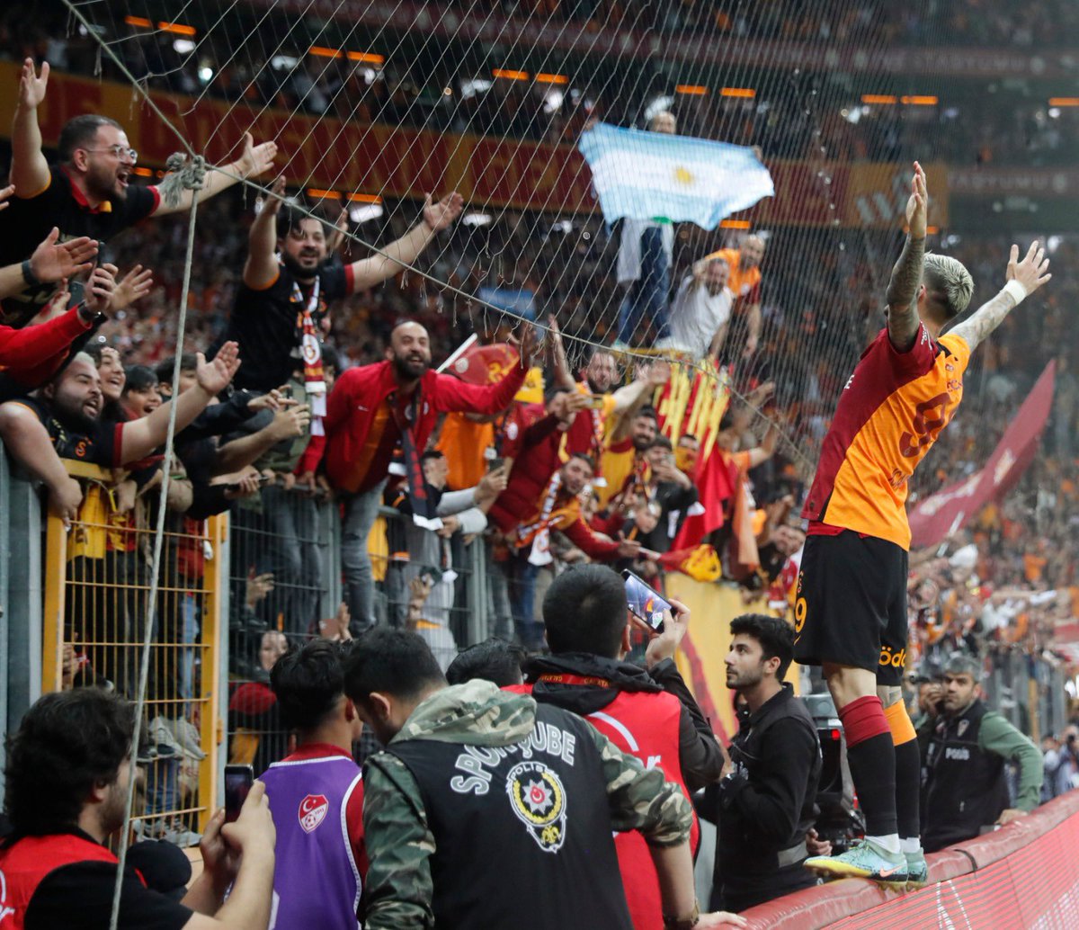 Yangın yeri hep buralar sayende! 🔥🔥🔥

#GSvFB
