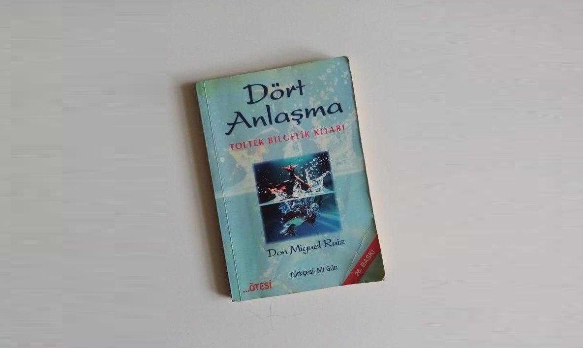 Don Miguel Ruiz'in aydınlanma üzerine yazdığı 'Dört Anlaşma' kitabının özeti:
1- Sözlerini özenle seç.
2- Varsayımlarda bulunma.
3- Hiçbir şeyi kişisel algılama.
4- Elinden gelenin en iyisini yap.