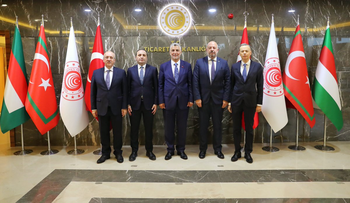 Bakan Yardımcılarımız ve Birim Amirlerimiz ile “bismillah” diyerek çalışmaya başladık.

Paydaşlarımız ile istişare içinde Ülkemizin her bir ferdinin refahını artırmaya yönelik canla başla çalışacağız ve Türkiye Yüzyılını hep beraber inşa edeceğiz. 
Gayret bizden tevfik Allah'tan.