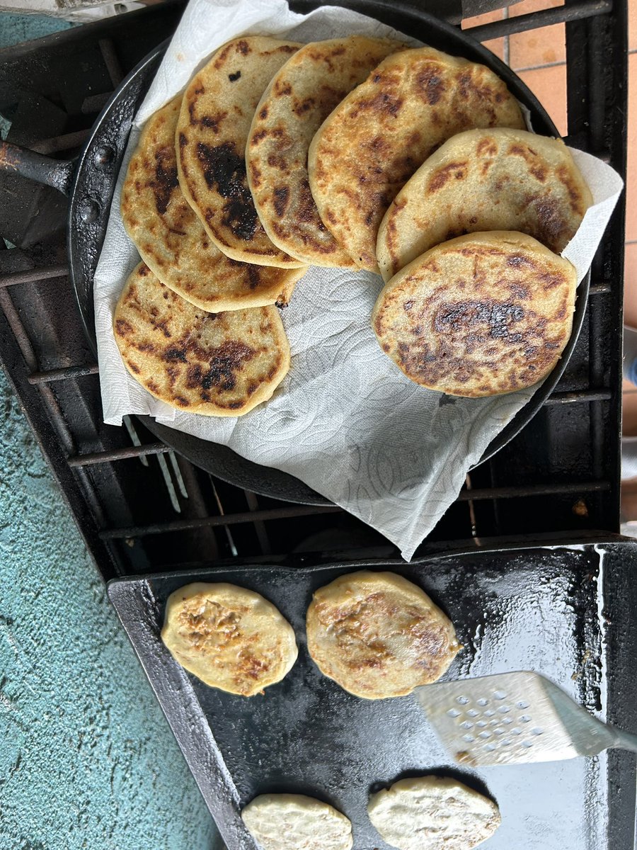 yasid_tab's tweet photo. Pupusas every weekend lmk dm to order 
2.50 each 🤪😍🤭 https://t.co/wUPMxkCugN