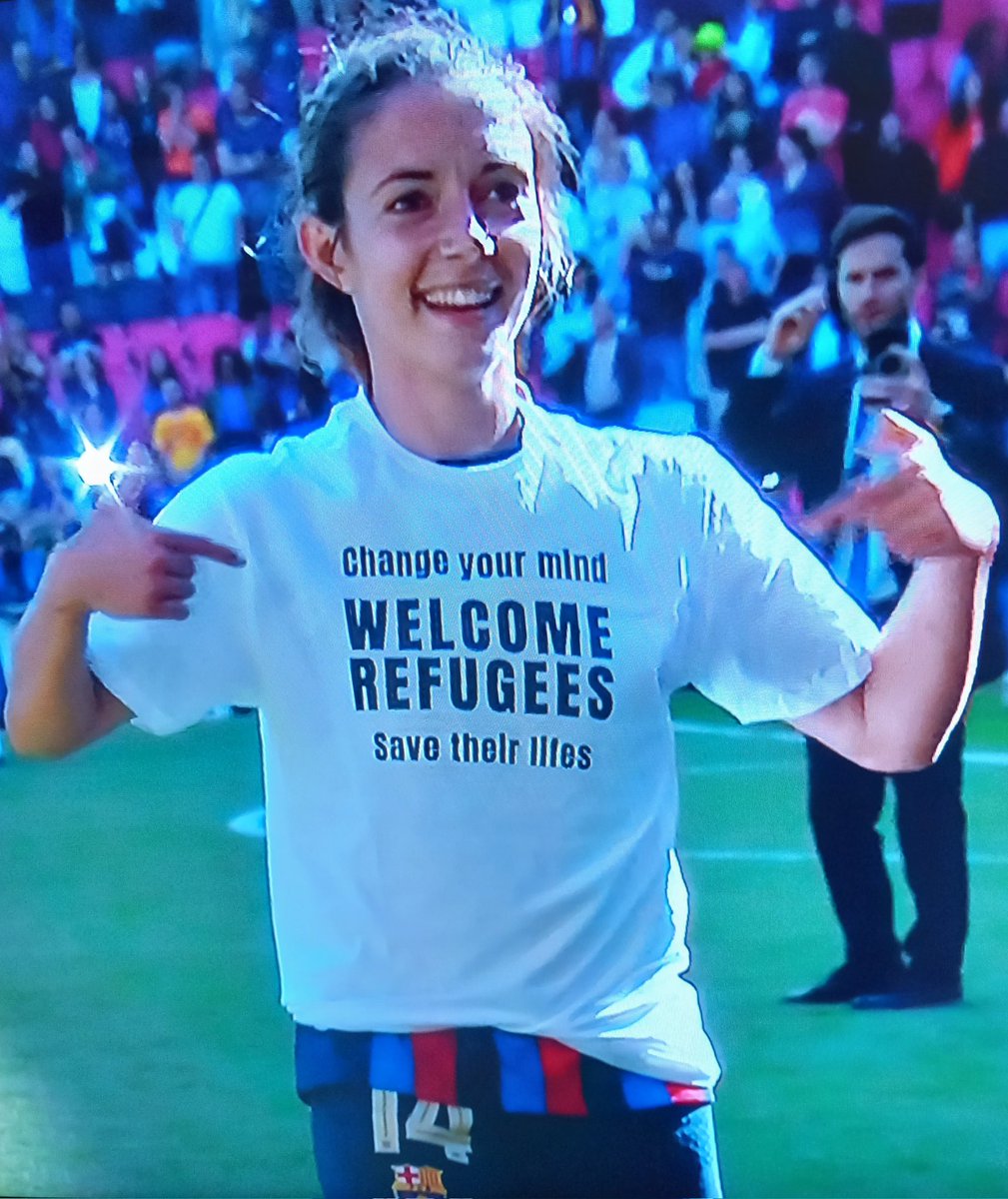 En el fútbol femenino hay deporte, conciencia y valores.
La jugadora @AitanaBonmati del @FCBfemeni lució está camiseta en la #UWCLfinal
'Cambia tu mente.
Bienvenidos Refugiados.
Salvemos sus vidas!'
Gràcies!
#ChampionsTV3 #Barça
#RefugeesWelcome