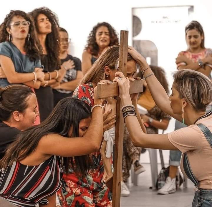 Solus_Deus_sat's tweet photo. Este mensaje es para ti joven:
Cuando veas a un  jóven metida (o) en las cosas del Señor, no lo juzgues ni tampoco murmures de ellos, por qué no es fácil ser jóven y servir a Dios. https://t.co/gJIEJn8DEq
