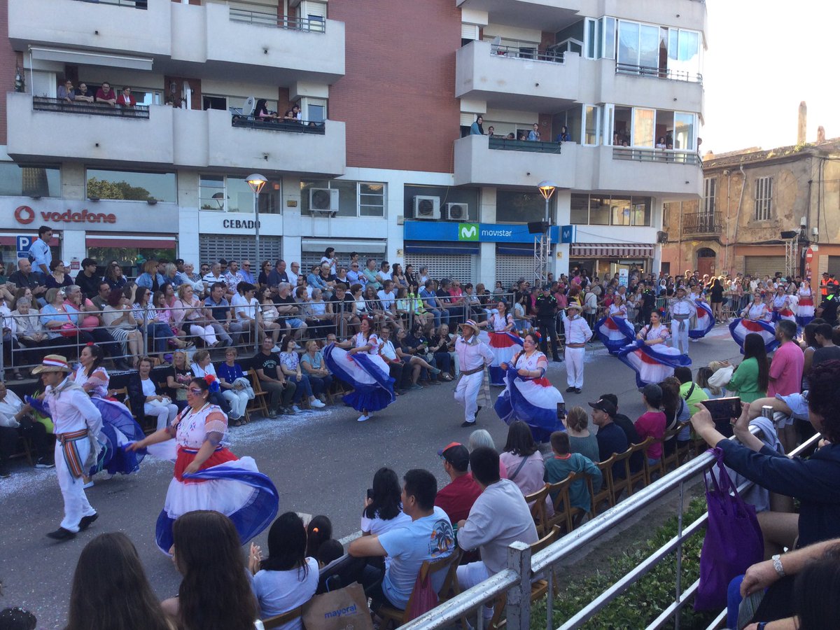 Colla Asociación Latina de Palafrugell "Fiesta paraguaya - El Sapukai"
#ComparsesInèdites #CarrousselCostaBrava #CarnavaldeCarnavals #FestesdePrimavera 
#Palafrugell #PalafrugellCultura