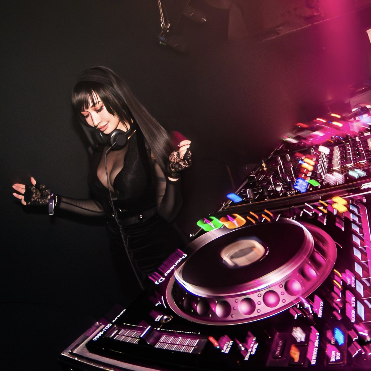 Photo dump from M-BIA Club Berlin 🧛🏻‍♀️🖤🇩🇪
Many thanks for 📸 patrickmanthei