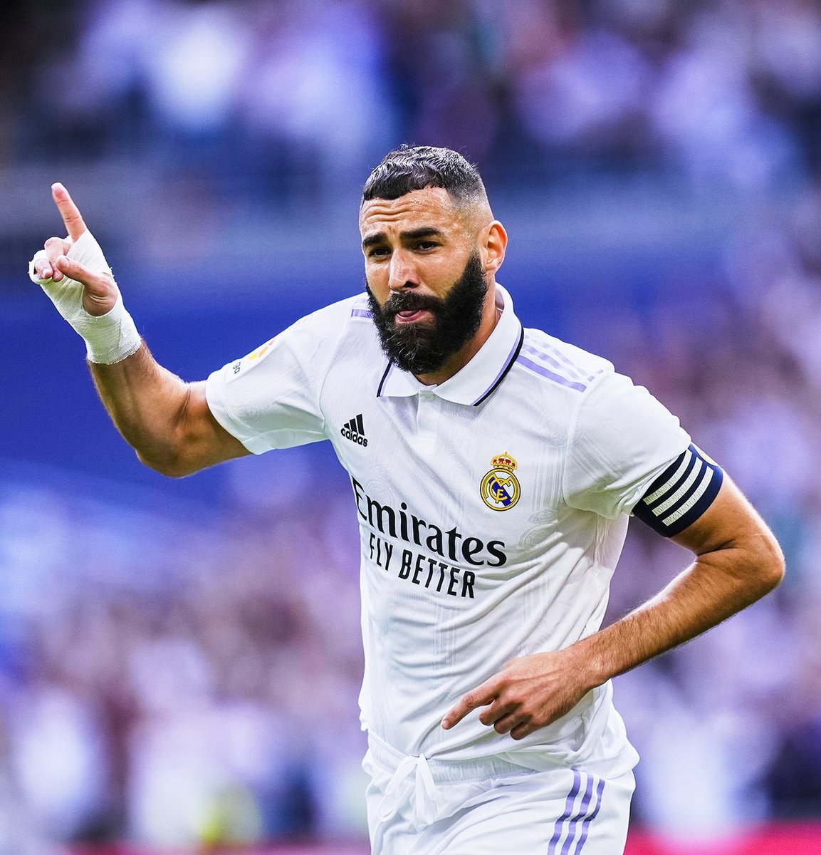 FOS's tweet image. Karim Benzema — one of the greatest strikers of all time — is signing with Saudi club Al-Ittihad, per @FabrizioRomano.

His contract: 3 years, $643 million.