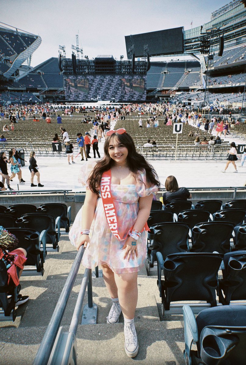 abbyxgray's tweet photo. i got to see taylor swift live 🥹🫶🏻 https://t.co/8AEVqA0U05