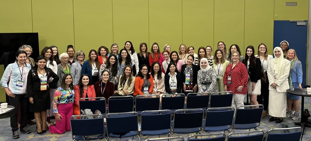 ❤️ Community is key! #LatinasinOncology ☕️ at #ASCO23 Thank you @NarjustFlorezMD & @RodriguezGIMD for creating this space! 🙏🏽 @ConquerCancerFd @ASCO @SandraSwainMD for supporting @LatinxOncology @LatinasInMed community!