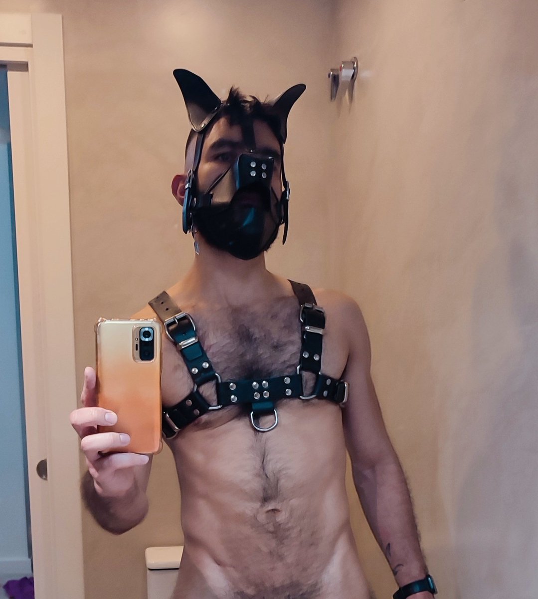 #HairyLegs #hairy_man #HairyChested #hairyArse #hairy #wolf #puppy #leather #LEATHERFACE #fetish