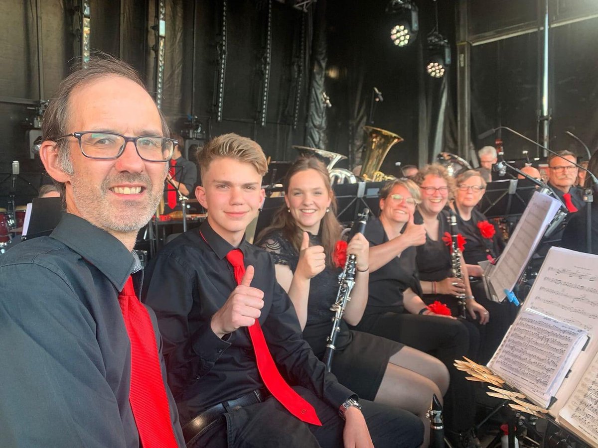 HMC_Helmond's tweet photo. Nagenieten van een geslaagd muzikaal feestje 🎶❤️🎉 https://t.co/XECCo354sP