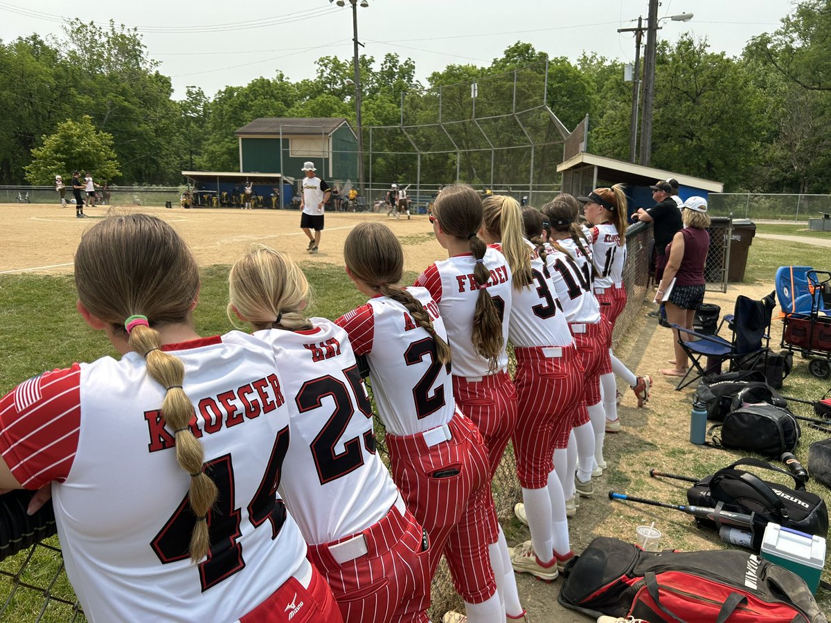 WSEliteOH09's tweet photo. All dressed up and ready to play in the brand new pinstripes. But our first-round bracket play game is delayed 90 minutes due to prior games running long. https://t.co/oZnhh7a6hY