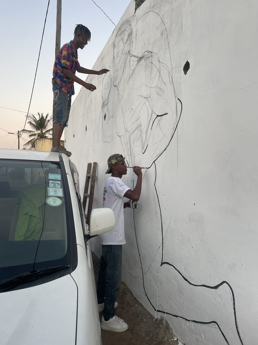 wilkerDias13's tweet photo. A arte é um arma poderosa para transmissão de mensagens..Primeira vez a participar no desenho de um mural. 
#G18 ✊🏾
#Artigo51 https://t.co/qHWP3SU2UK