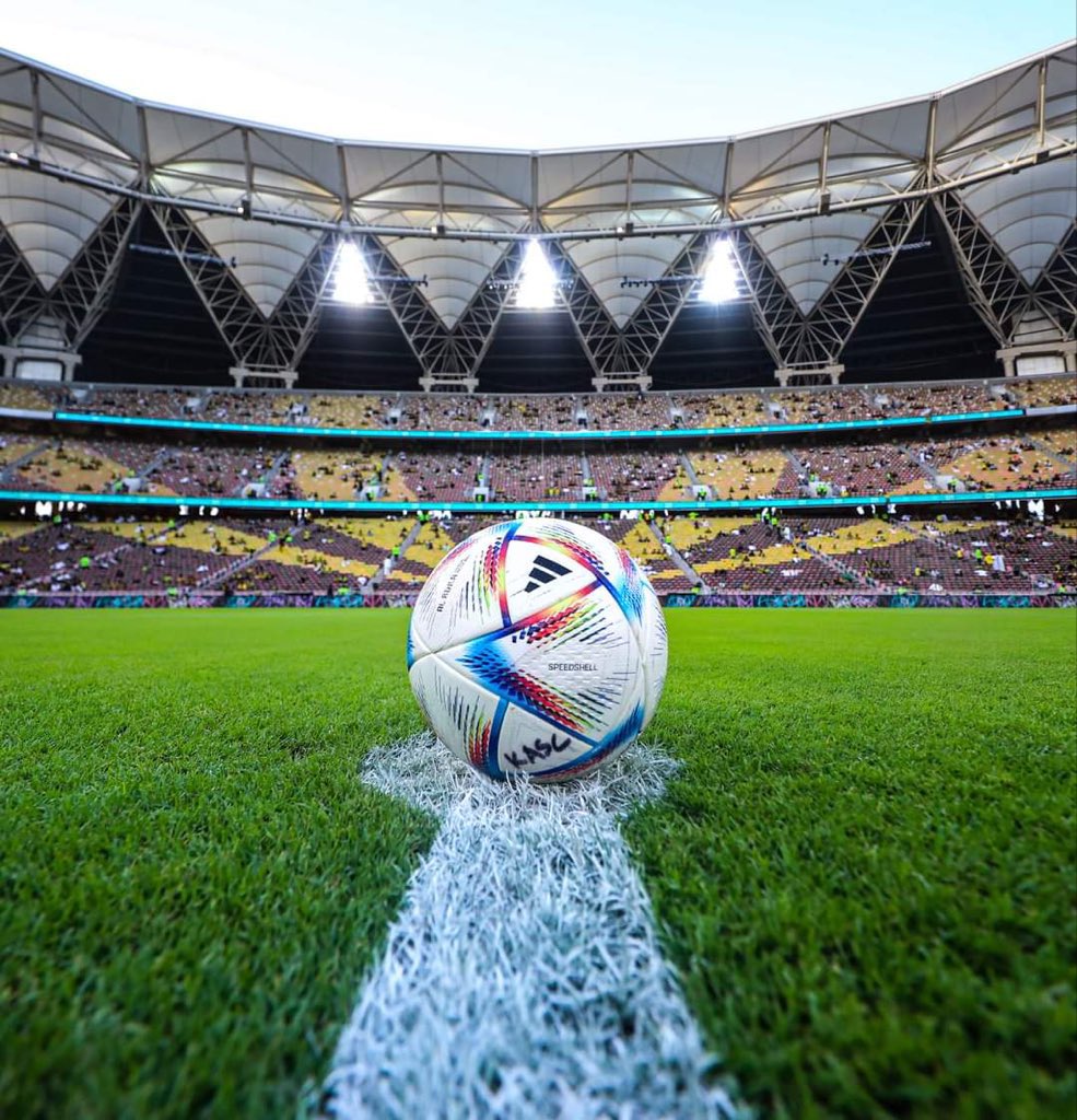 HusseinY22's tweet photo. بين الدوري السعودي والبقية في اسيا وافريقيا الفارق واضح جدا، المنافسة الكبيرة ضرورية من اجل التطور، ثلاثة من الاربعة الكبار ضموا او في طريقهم لضم نجوم تاريخيين في عالم اللعبة، بقي رابعهم @AlShababSaudiFC الذي يستحق بدوره نجما يليق بتاريخه الكبير https://t.co/UfKusMqJWv