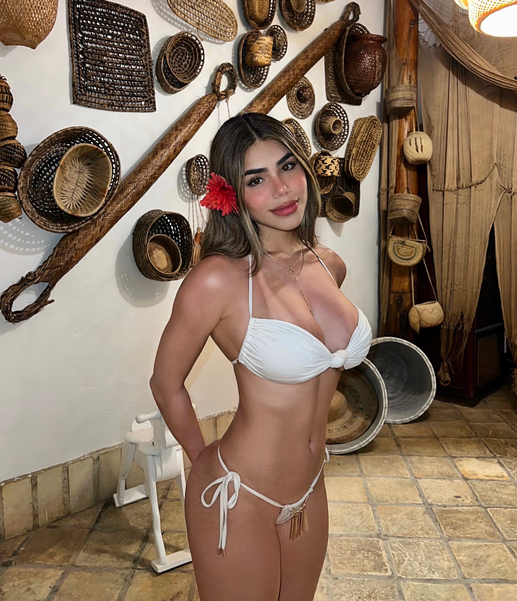Victoria Valentina on Twitter: "ig victoriavalentinaf 🐒🌺 https://t.co