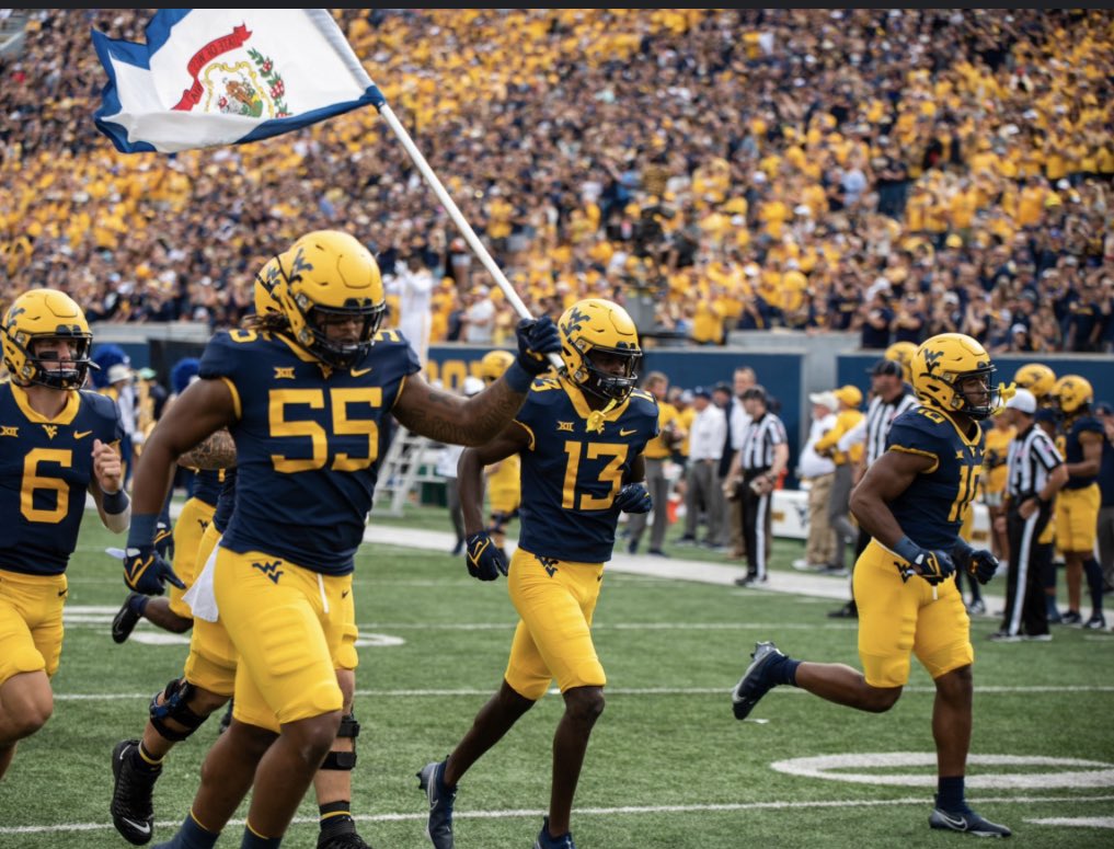 #AGTG After an amazing conversation with <a href="/CoachChadScott/">Chad Scott</a> I am blessed to receive my third offer from the West Virginia mountaineers! #takemehome#
<a href="/WVSportsNow/">West Virginia Sports Now</a> <a href="/WVUfootball/">West Virginia Football</a> <a href="/Coach_LMurphy/">Levi Murphy</a> @PRZPAvic