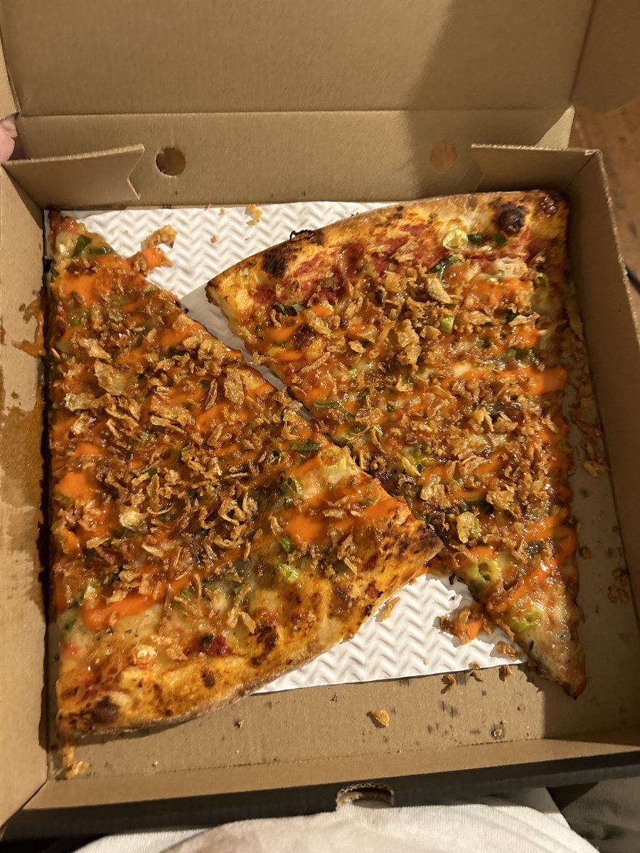MeatOneVegBlog's tweet photo. There is no better £4.50 spent in Brum than a slice of tangy from @peacersliceshop https://t.co/XcNtCtlQ1E