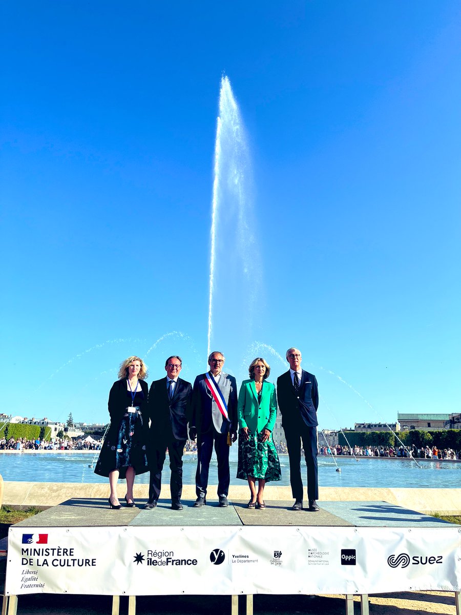fdemas's tweet photo. Promesse tenue ! @vpecresse s’était engagée pour la reconstruction du Grand bassin du Domaine de @StGermainLaye. Inauguration cet am, sous le soleil &amp; la bonne humeur de la Compagnie Oposito, du plus grand bassin d’#IDF. Le budget patrimoine d’@iledefrance c’est + 15 M€ par an. https://t.co/nA4ekpeKiO