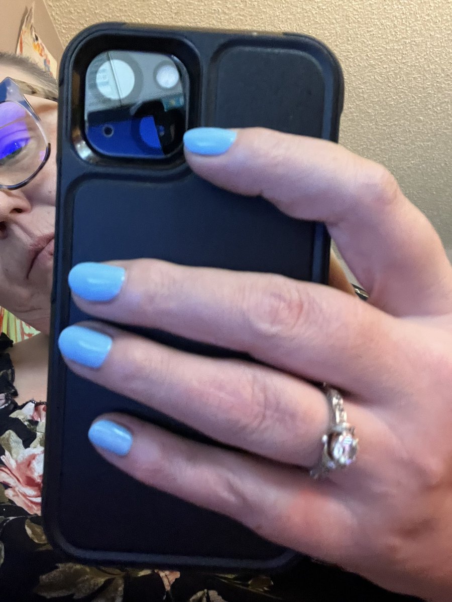 ispyemo's tweet image. About to get my 3rd manicure tomorrow at #inailstudio; this gel manicure has lasted three weeks again; my natural nails have never been this long ever with no chips or broken nails! 💙 #denver #monacoandyale #mayismytech
#japanesegel #teamarianamadixblue
#naturalnails #bluenails