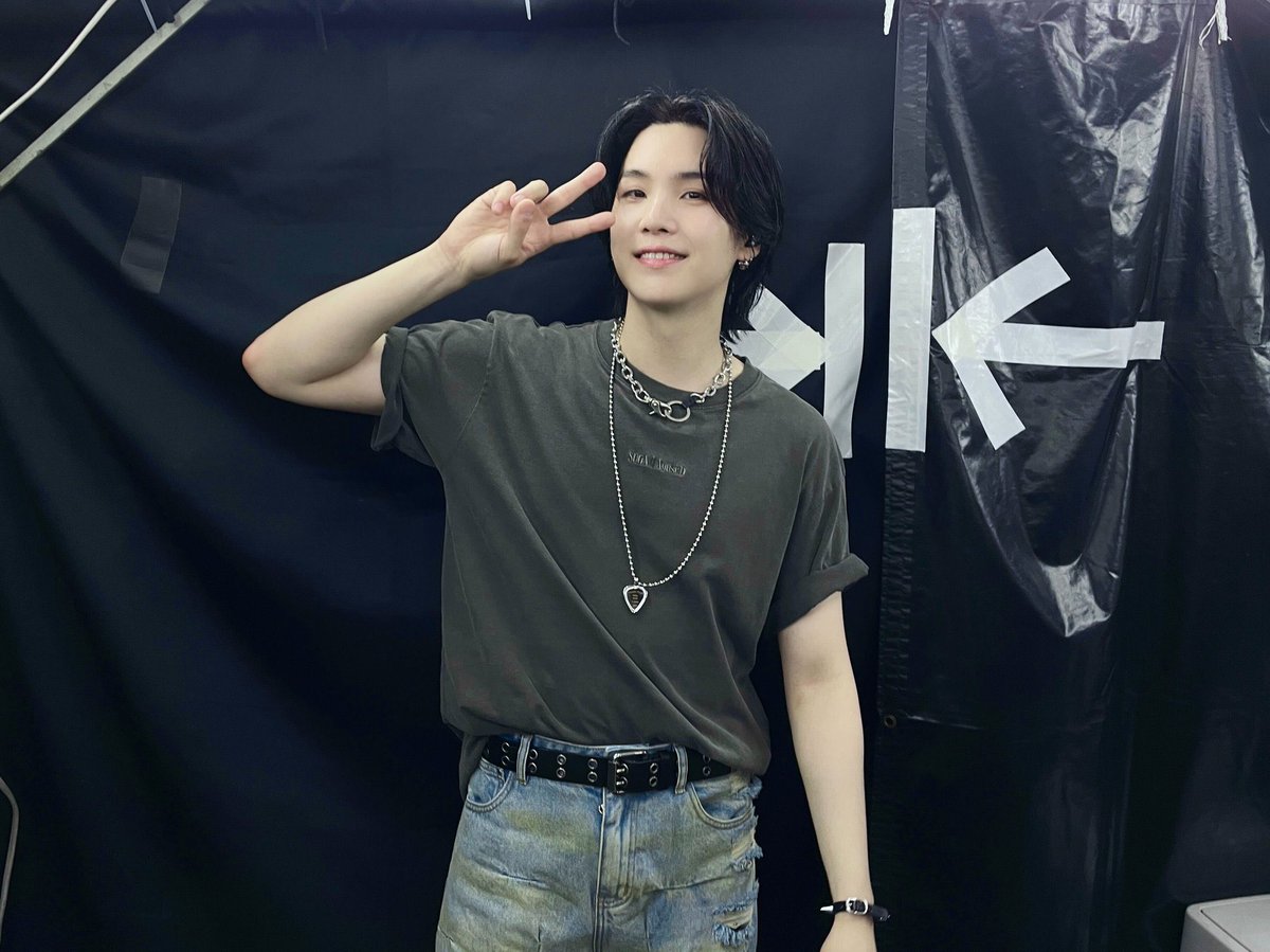 jmn___h's tweet photo. しばらく見ない間にユンギさんものすごく痩せた…？しっろ……かっこよ…… https://t.co/joVASPUQaS